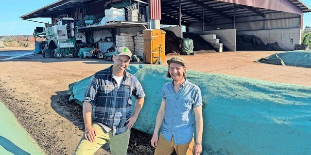 Michael Kunz (links), Inhaber der Gärtnerei Kunz Baumschulen AG und Jojo Casanova-Linder, Gründer der Kompotoi AG. 