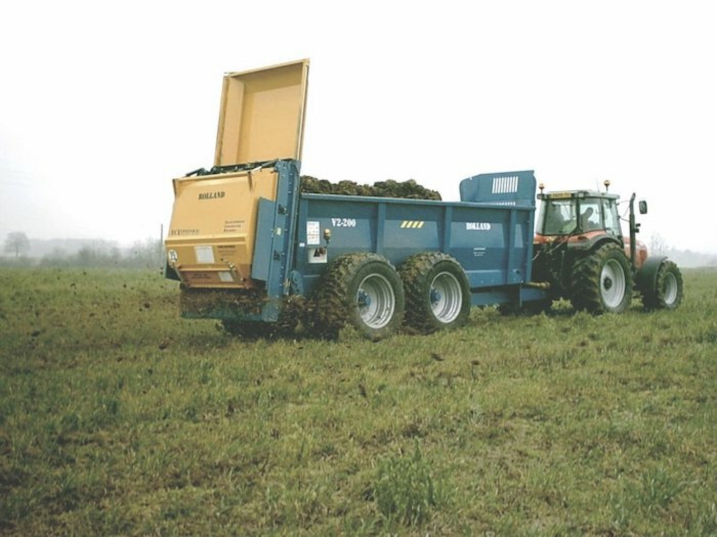 Mistzetter: Das Bild von diesem Rolland Miststreuer wurde 2007 aufgenommen. (Bild Wikimedia)