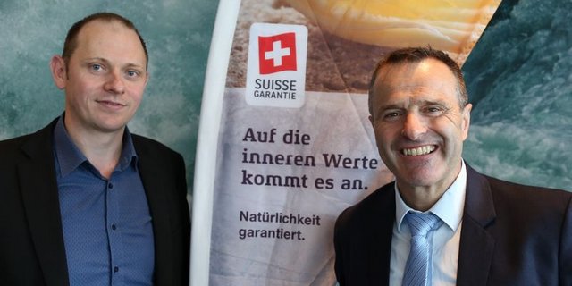 Ein Bild von der letztjährigen Mitgliederversammlung: AMS-Geschäftsführer Denis Etienne (links) und Urs Schneider, stellvertretender SBV-Direktor. (Bild lid)