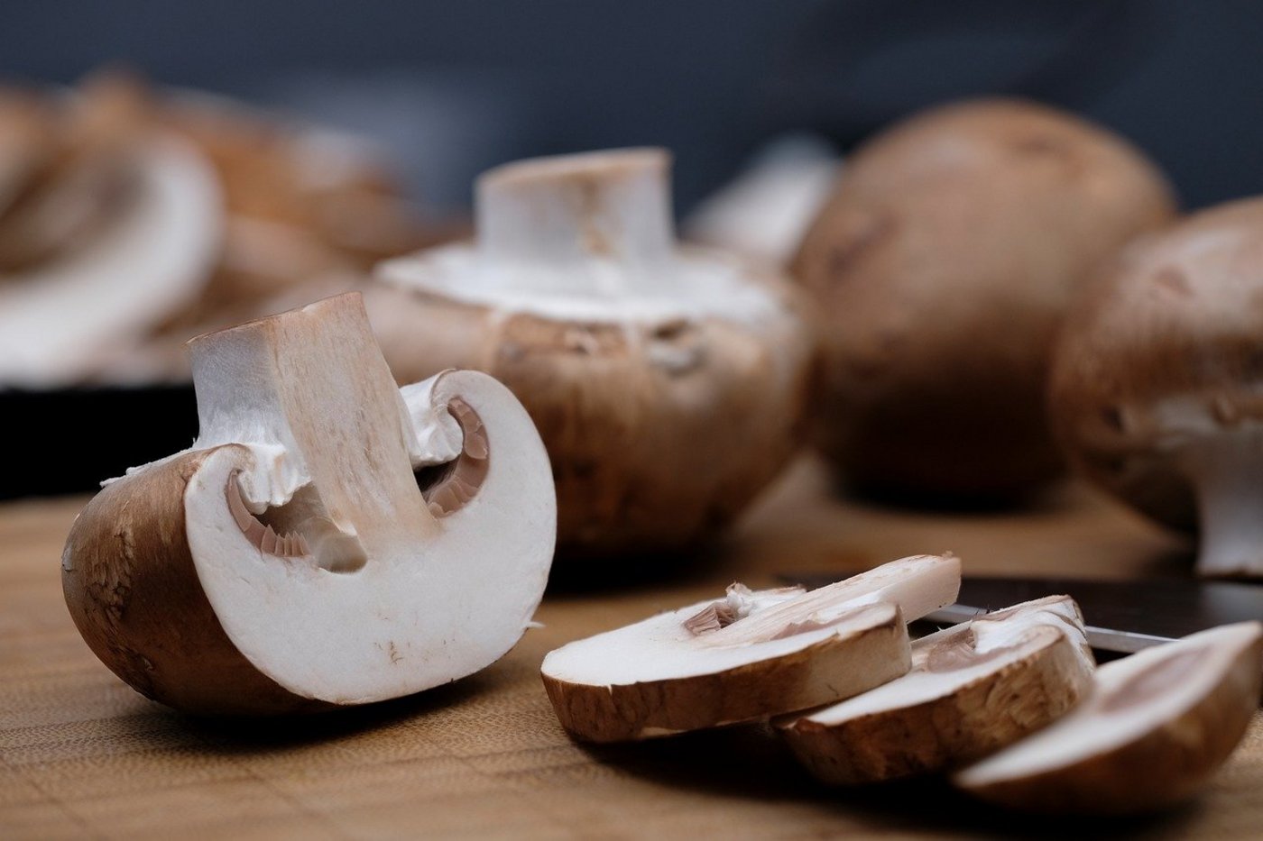 Nebst Champignons werden in der Schweiz auch Eierschwämme, Steinpilze, Morcheln, Shiitakes und Austernpilze gerne gekauft. (Bild Pixabay)