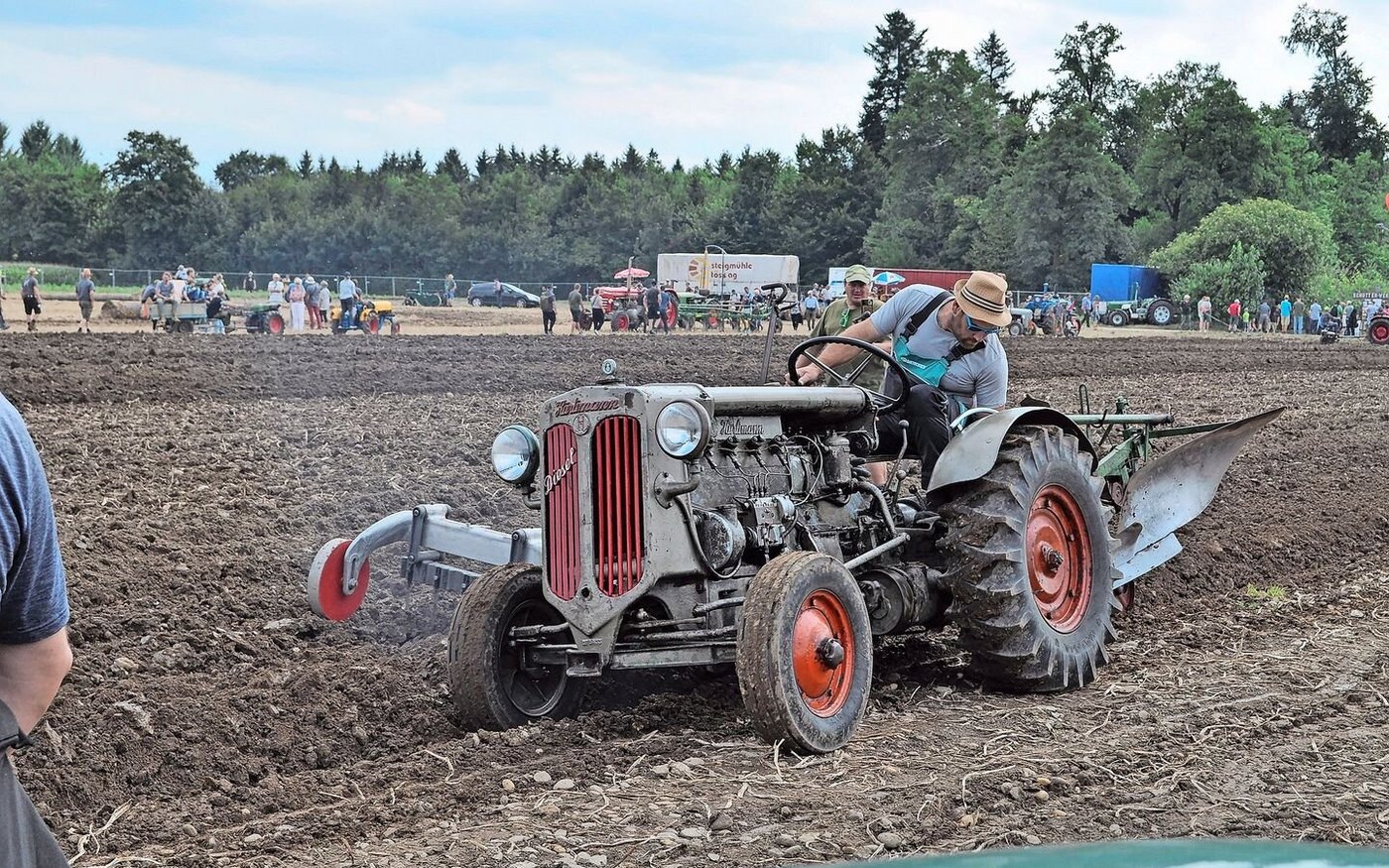 Vorführungen der alten Landmaschinen seien heute ein Publikumsmagnet, so das OK.
