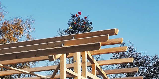 Die Unterscheidung von Baugebiet und Nichtbaugebiet schützt unser Kulturland. Will eine Bauernfamilie aber in der Landwirtschaftszone bauen und die entsprechende Bewilligung erhalten, sind zahlreiche Abklärungen nötig.  