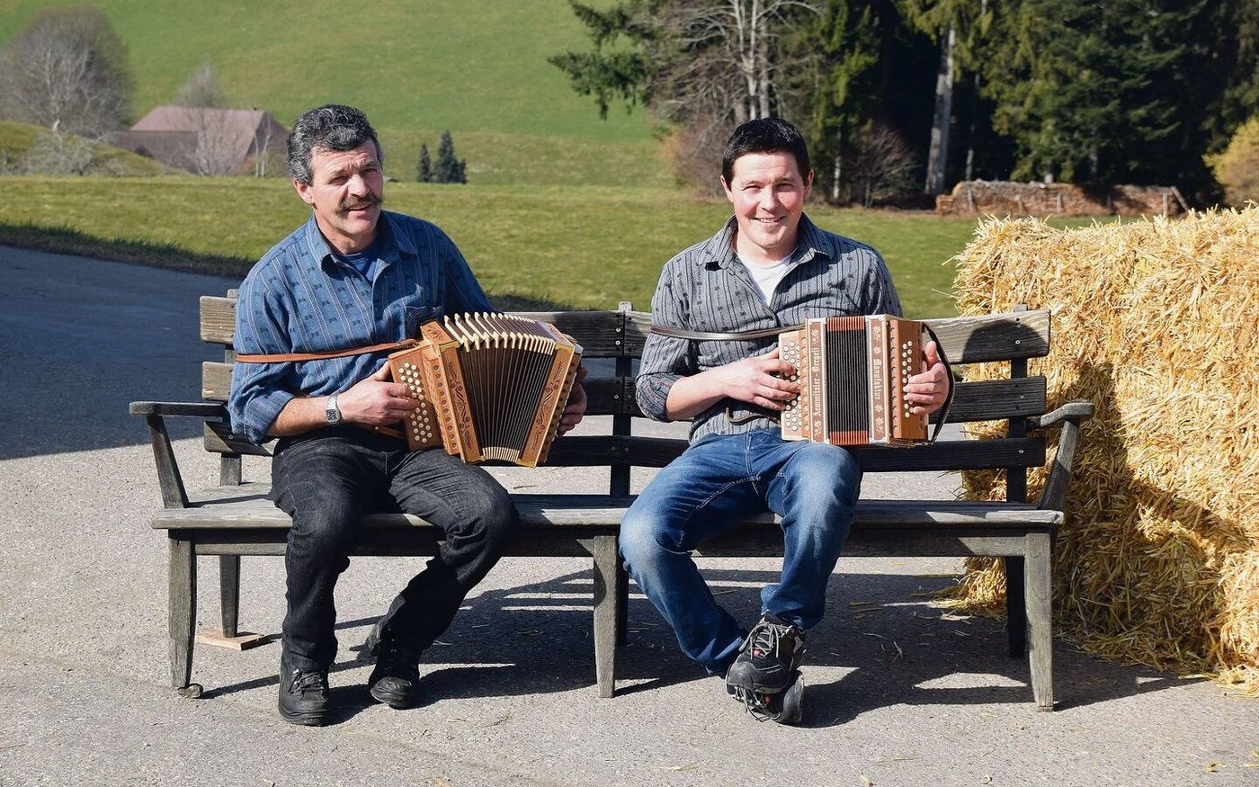 Für musikalische Unterhaltung sorgen Otto und sein Sohn Stefan Kohler. 
