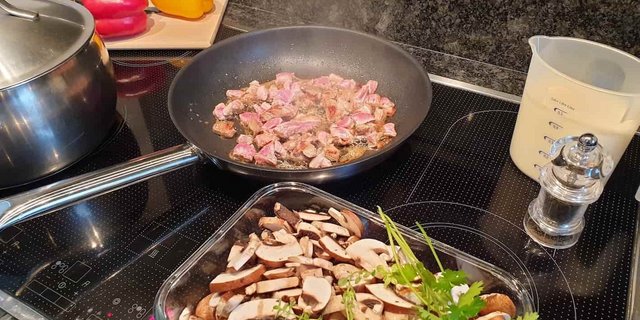 Jetzt geht es nicht mehr lange: Wer einen Plan hat, kann das Zubereiten einer Mahlzeit gezielt und effizient angehen. (Bild Ruth Aerni)