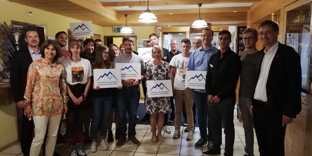 Die Delegationen der ausgezeichneten Bergdörfer. (Bild zVg)