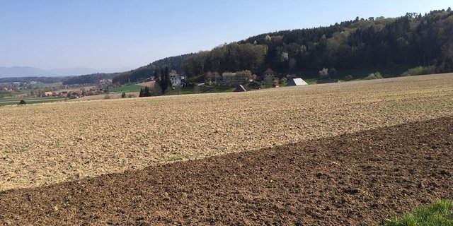 Laut Bundesrat sind zwischen 1985 und 2009 430 Quadratkilometer Boden überbaut worden, was zweimal der Fläche des Neuenburgersees entspricht. (Bild jsc)