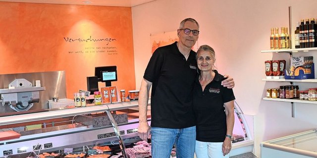 Claudio und Ursula Stauffer sind stolz auf den Familienbetrieb, den es seit 71 Jahren gibt. Zum 70-jährigen Jubiläum spendeten sie zusammen mit einem Berufskollegen den Schwingfestmuni des Emmentalischen 2024. 