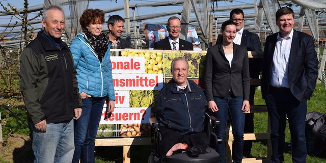 Das breit abgestützte Co-Präsidium (v.l.): Kurt Henauer, Regula Böhi-Zbinden, Daniel Vetterli, Walter Schönholzer (hinten), Christian Lohr, Anna Kreis, Manuel Strupler und Hansjörg Brunner. (Bild sgi)