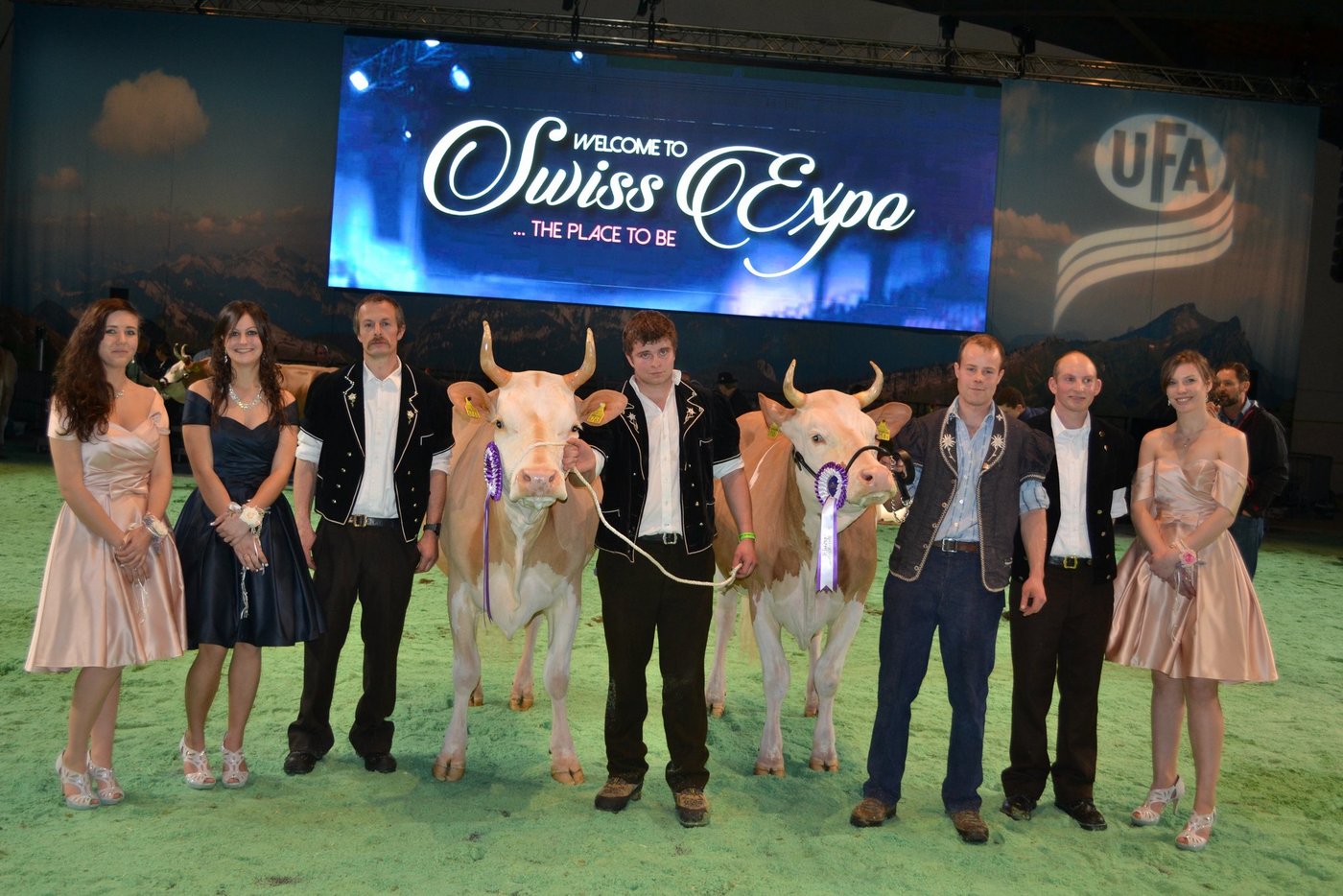 Champion (links): Roman Ariel, Thomas und Reto Gerber, Süderen  und Reserve Champion: Adi Fantaisie, Menoud et Fils Antoine, Sâles
