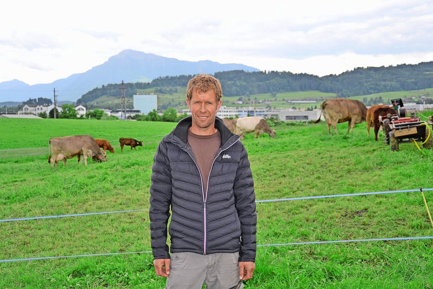 Ueli Dönni entwurmt seine Mutterkühe kaum mehr chemisch.