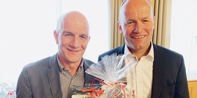 Das neue Ehrenmitglied Sepp Murer (links) mit dem ZBB-Präsidenten Jakob Lütolf. 