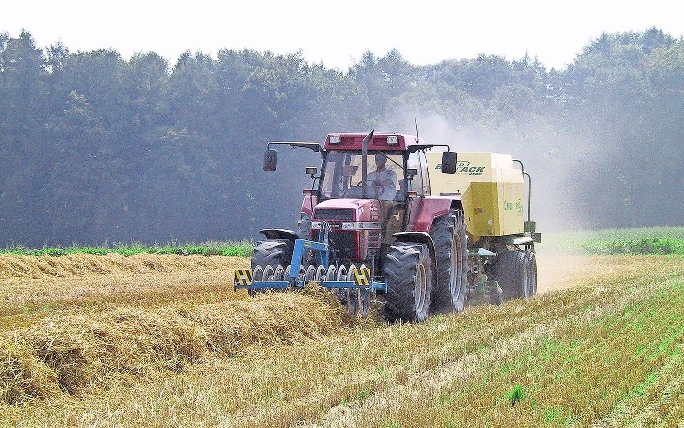 Schon bald werden die Ballenpressen wieder Hochbetrieb haben. Doch nicht alle lassen sich gleich versichern.  