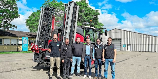 Florian Bachmann, Christian Eggenberger, Nico Helmstetter, Jack Rietiker, Nils Zehner und Roman Gambirasio (v. l.) führten durch die Versuchstätigkeit der Swiss Future Farm.  