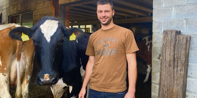 Simon Kopp hat sich im Projekt Klimastar Milch für die wirkungsorientierte Prämie entschieden, die je nach erzielter Reduktion ausbezahlt wird.  