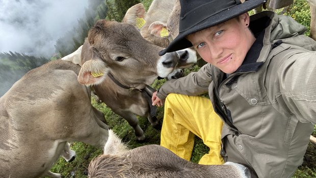 Petra Fässler schliesst auf der Alp neue Freundschaften und frischt alte auf. (Bild Petra Fässler)