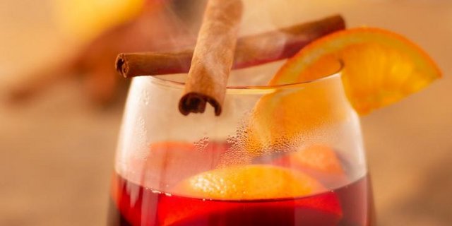 Passend zur kalten Jahreszeit soll der «Schweizer Glühwein» aus Thurgauer Pinot Noir ab Anfang November erhältlich sein. (Symbolbild Pixabay)