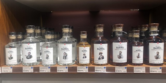 Rum verwandtes Destillat aus Schweizer Rübendicksaft. (Bild et)