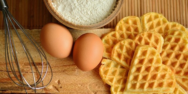 Eier aus innländischer Produktion ersetzen zunehmend Importe. Jedes fünfte Ei im Detailhandel stammt von einer Bio-Henne. (Bild Pixabay)