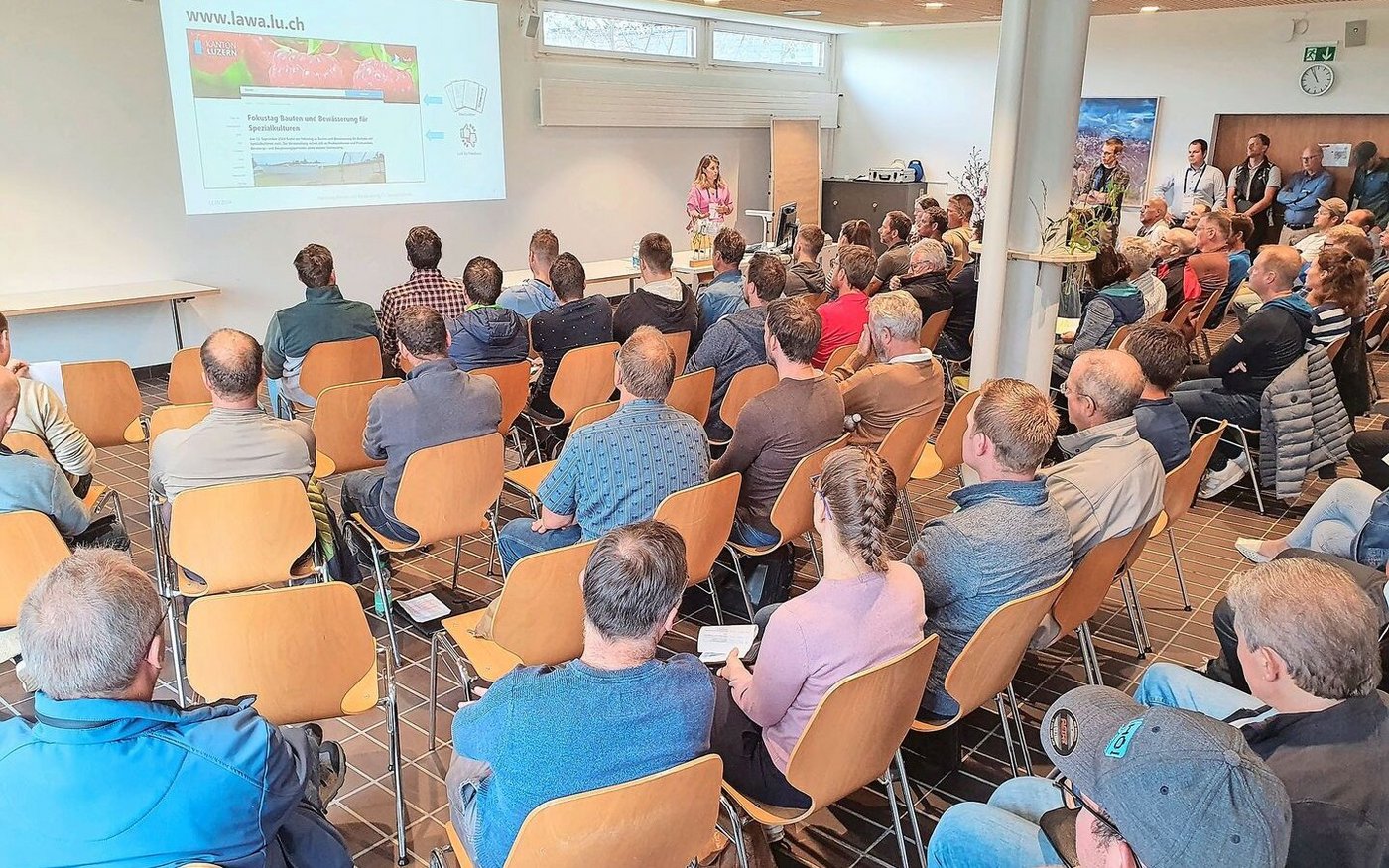 Grosses Interesse für die neuen Rahmenbedingungen: Rund neunzig Personen nahmen am Fokustag zu Spezialkulturen am BBZN Hohenrain teil. 