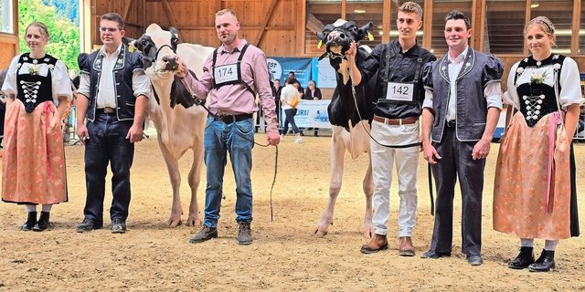 Die Schönsten Holstein: Gratgerbers Arrow Caya (links) wurde Miss Emmental und Schehol Legend Kendra holte den Schöneutertitel.