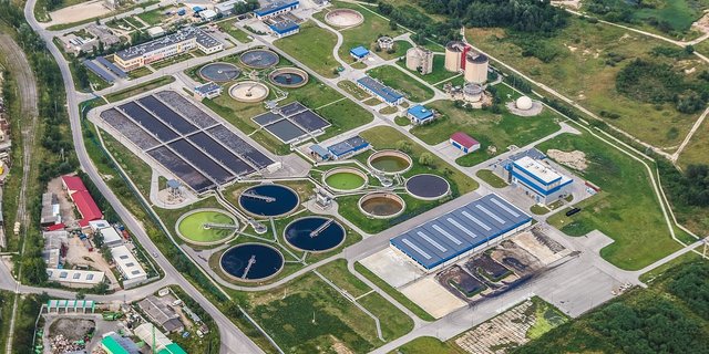 Luftaufnahme einer Kläranlage. (Bild Pixabay)
