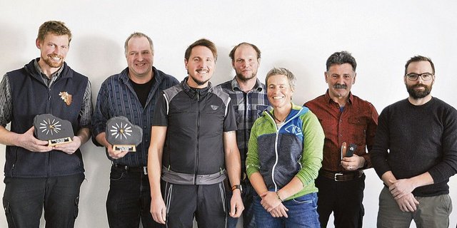 Die geehrten Älppächter: Hannes Hefti, Hansheiri Zimmermann, Adi Zweifel, Ruedi Luchsinger, Heidi Marti, neue Fachstellenleiterin, Luis Iglesias und Gemeinderat Markus Marti (v. l.)