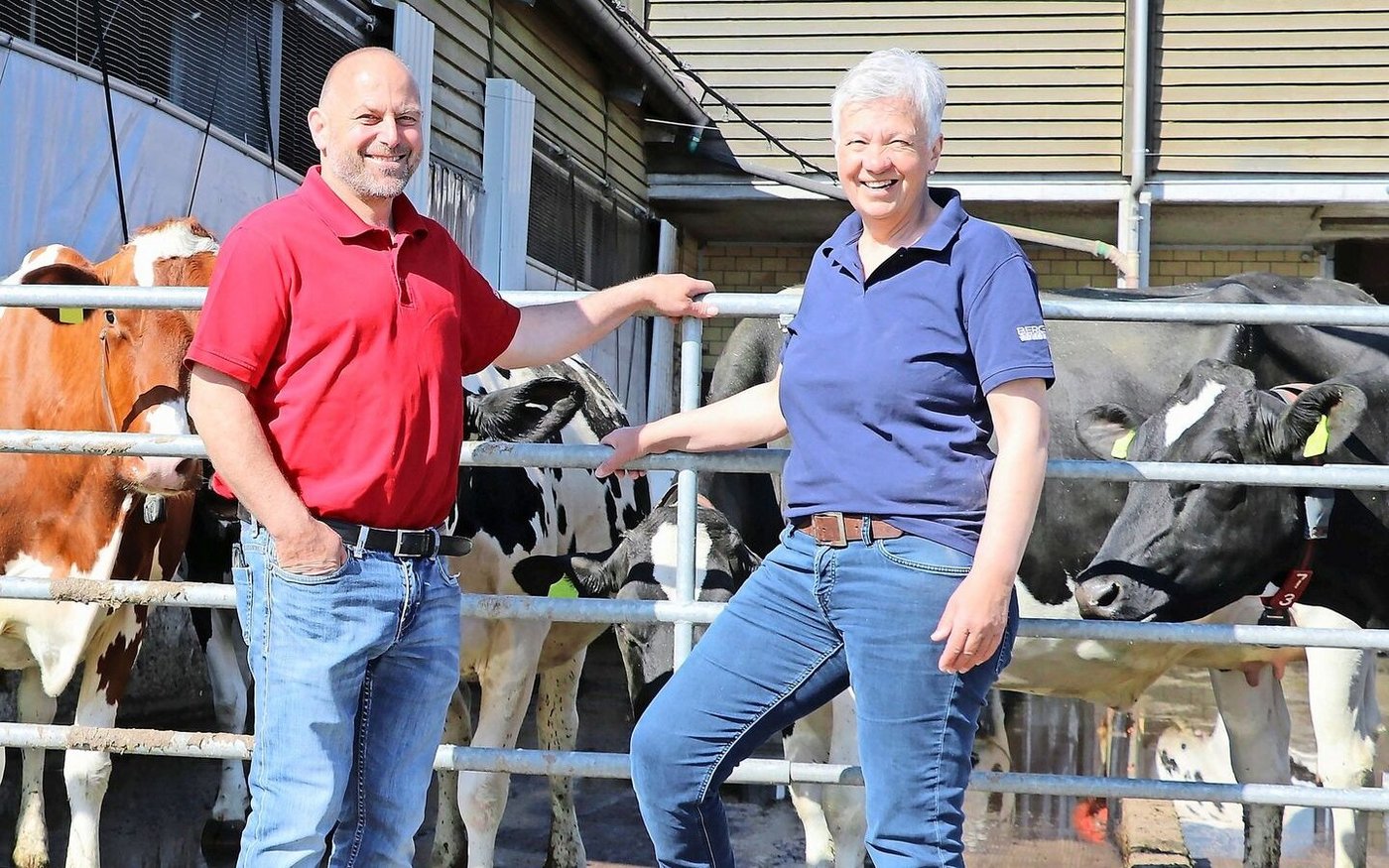 Betriebsleiter: Josef und Franziska Ithen teilen sich die Betreuung des Milchviehs und die Freude an den Kühen.
