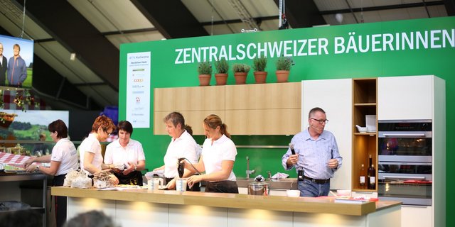 Die Kocharena der Zentralschweizer Bäuerinnen, dieses Jahr unter dem Motto "Clever kochen". (Archivbild BauZ)