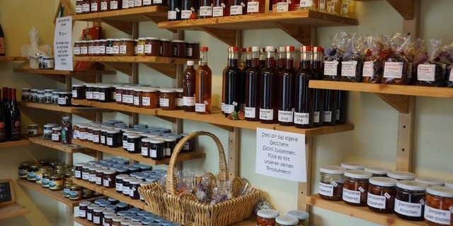 Blick in einen Hofladen: 22 Prozent aller Schweizer Landwirtschaftsbetriebe verkaufen ihre Produkte bereits direkt. (Bild Ruth Aerni)