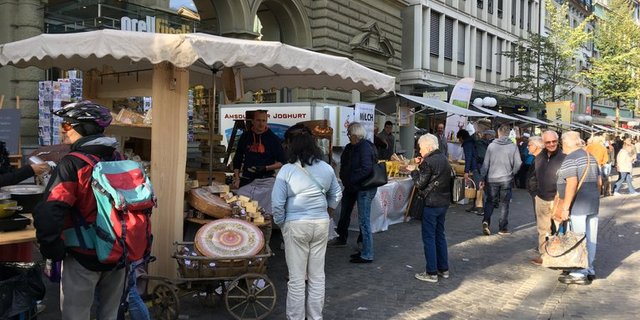 Wer vergangenes Wochenende das Käsefest in Thun verpasst hat, hat am 19. Oktober in Luzern die Gelegenheit, sich beim Käsefest verzaubern zu lassen. (Bild Cheese Festival)