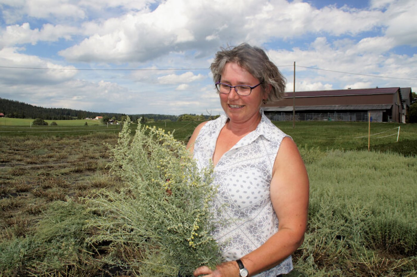 Marlise Baur freut sich an ihrem Wermut. (Bild lid)