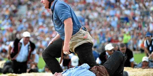 Glarner Matthias unmittelbar nach seinem Sieg über Orlik Armon am diesjährigen ESAF: Findet die Ausgabe von 2025 im Kanton Glarus statt? (Bild Swiss-Image.ch