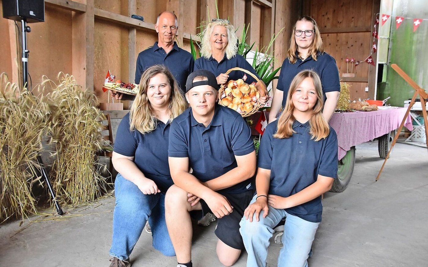 Meisterten das Brunch-Projekt: Familie Adrian und Jacqueline Weber mit den Kindern Janine (hinten r.), Joëlle, Cédric und Deborah (vorne v. l. n. r.).