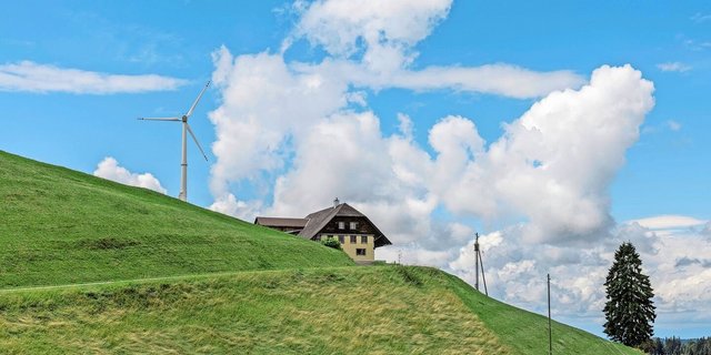 Ein Gutachten im Rahmen der Baubewilligung schliesst schädliche Einflüsse der Kleinwindanlage auf Vögel und Fledermäuse aus.