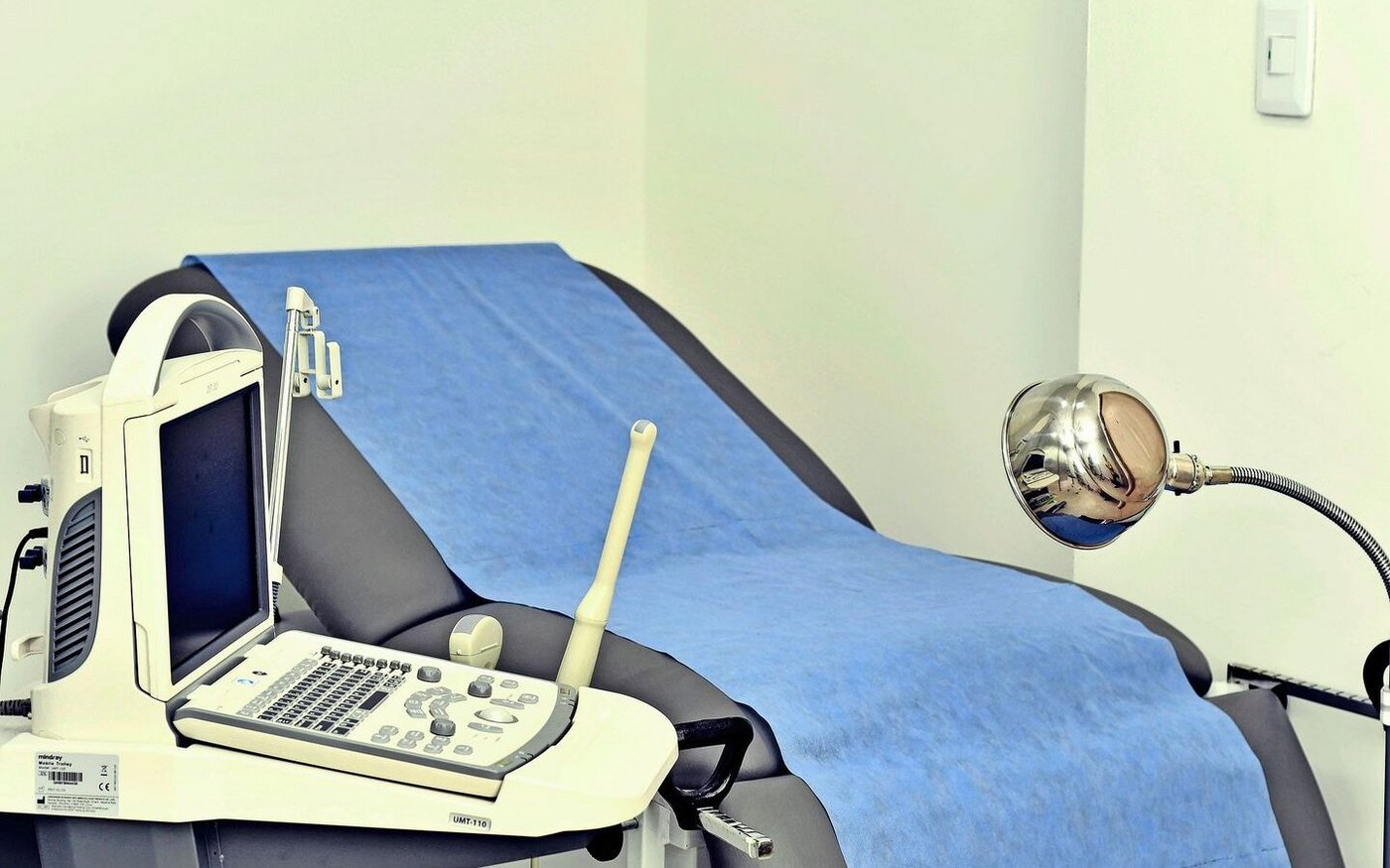 Der jährliche Gang zum Frauenarzt ist mit Kosten verbunden, die es allenfalls selbst zu berappen gilt. 