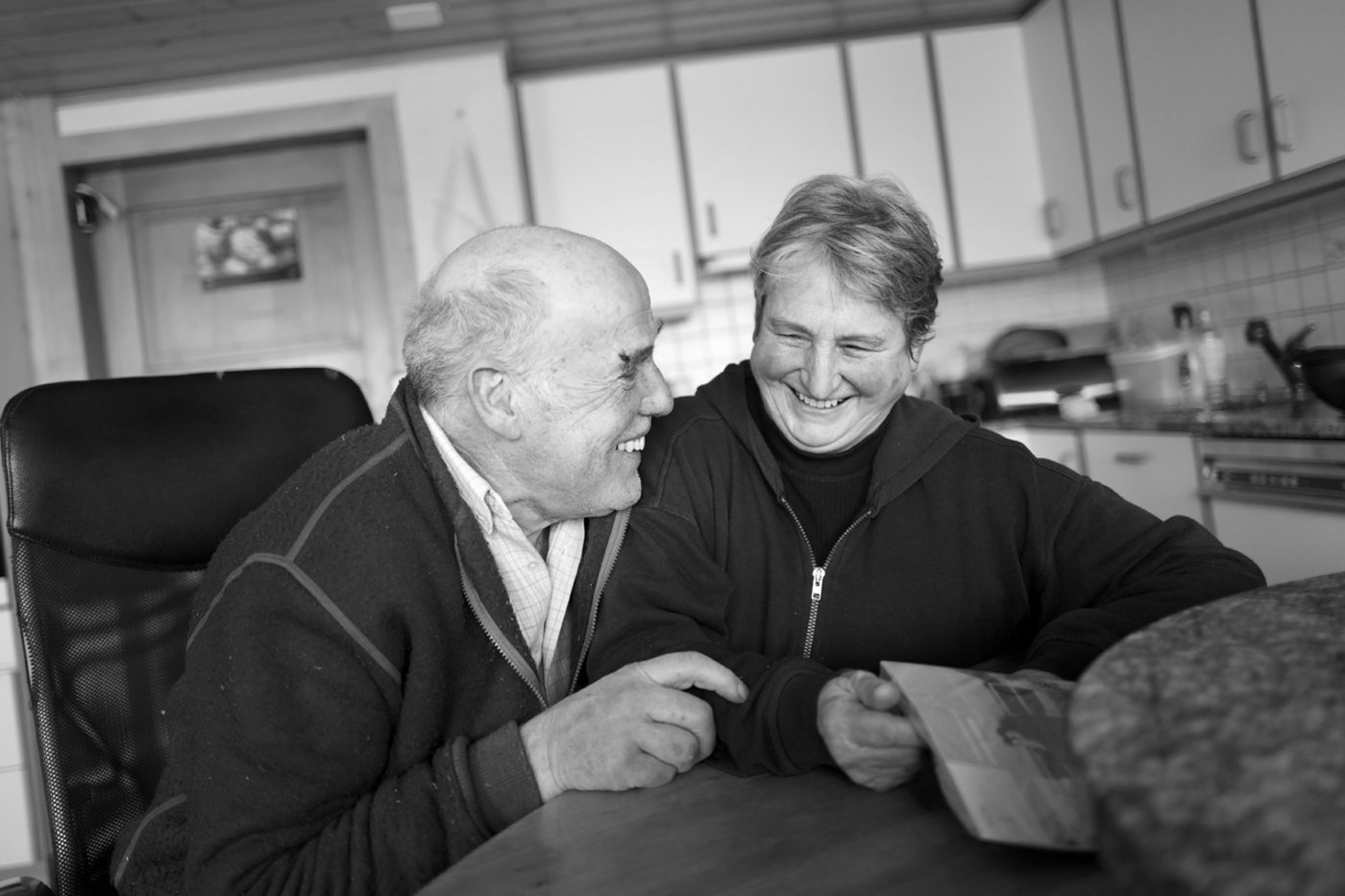 Hedi und Danu füllen ihr Bauernhaus im Bödeli mit Liebe und Wärme. (Bild Pinaki)