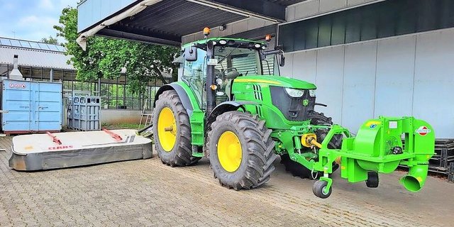 Der starke Laubbläser 6,8 Meter vor dem Heckmähwerk war am effektivsten.