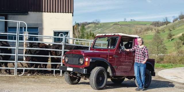 Anita Märki und ihr rotes Suzuki-Cabrio Ellie sind ein gutes Duo. Sie hat den Oldtimer mit Baujahr 1981 seit 2010.
