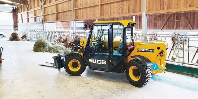 Seit 2022 können Landwirte, die sich für den Kauf eines E-Hofladers entscheiden, Förderbeiträge von der Stiftung Klik erhalten. Nun gilt dies auch für E-Baufahrzeuge. Aufgepasst: Vor dem Kauf muss der Antrag gestellt werden. 