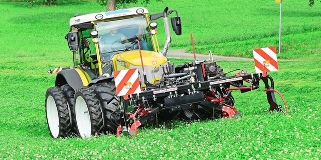 Doppelmessermähwerke sind leichter, haben einen tieferen Kraftbedarf und schonen zudem noch Amphibien und Insekten.