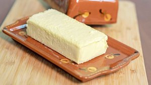 Der Richtpreis für C-Milch basiert auf dem Rohstoffwert eines kg Milch bei einer Verwertung zu Magermilchpulver und Butter für den Export.