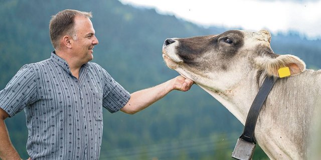 Marcel Dettling sieht im Rahmenabkommen mit der EU eine immense Gefahr für die Schweizer Tierhaltung.