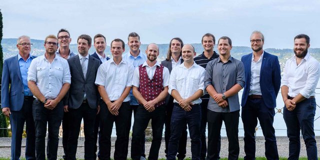 Die 14 ersten Weinbachtechniker HF des Strickhofs. (Bild zVg)