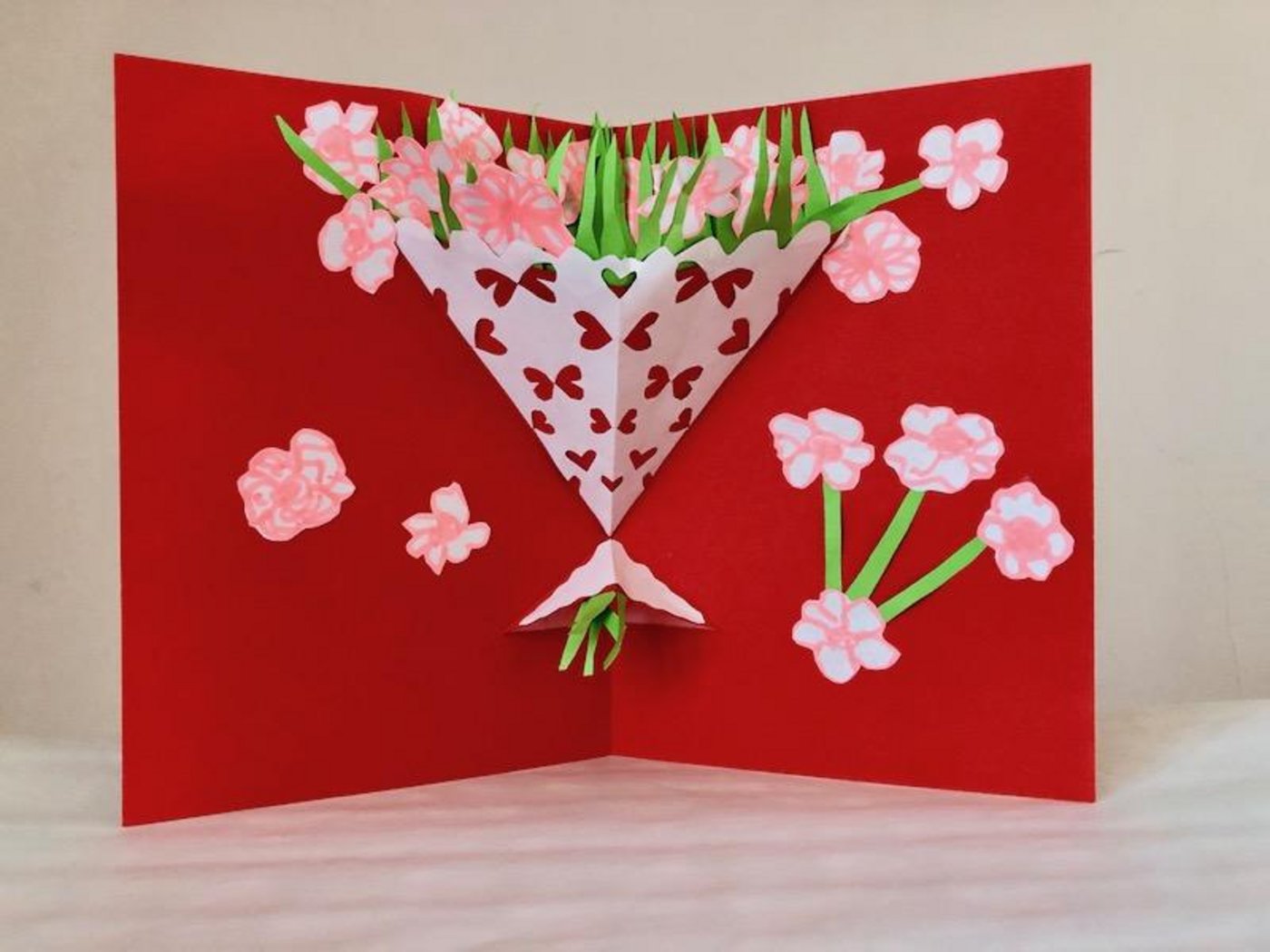 Pop-Up-Karte zum «danke» sagen am Muttertag. (Bilder und Video Esther Thalmann)