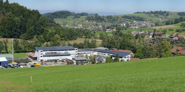 Das Firmengebäude in Grossdietwil, Hauptsitz der Schweizer Tochterfirma. (Bild zVg)