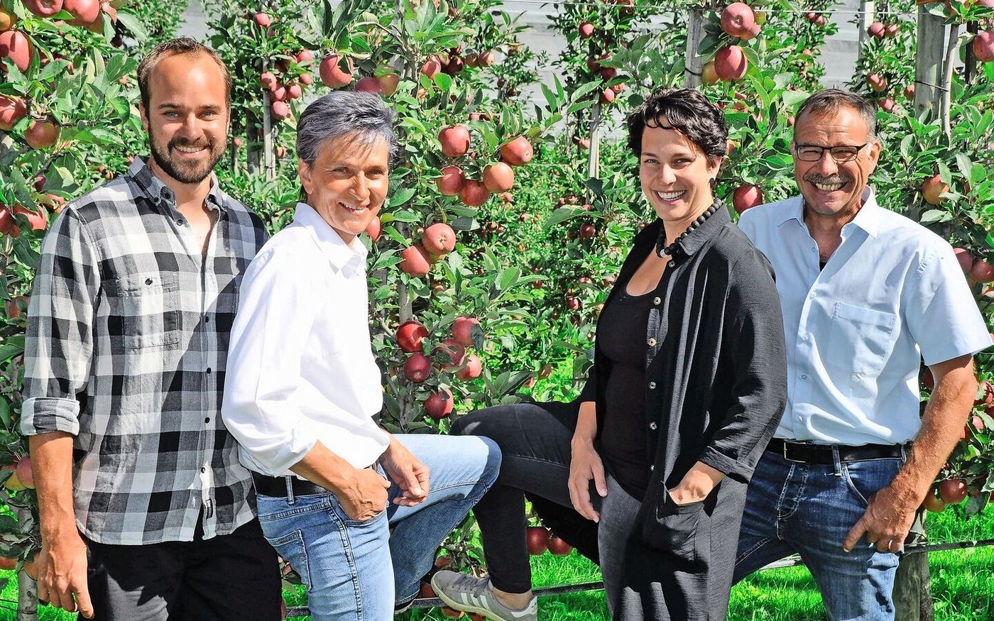 Die Mitglieder der Familie Kuppelwieser ergänzen sich mit ihren Fähigkeiten: Hofnachfolger Dominic, Mutter Annelies, Tochter Jacqueline und Vater Hermann (v.l.n.r)