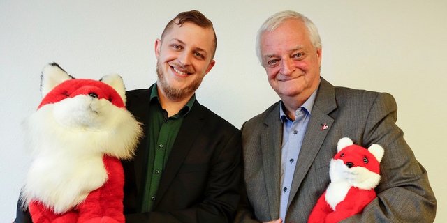 Patrick Fuchs (rechts) wird seinen Sohn Dominik als Geschäftsführer in Zukunft stellvertreten. (Bild zVg)