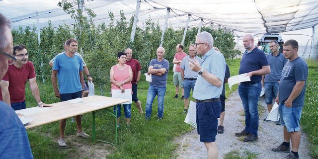 Richard Hollenstein informierte über die Massnahmen für die Branchenlösung «Nachhaltigkeit Früchte», die ab diesem Jahr für Kernobstproduzenten gilt. Wertvoll waren seine Ausführungen zudem über die neuen Produktionssystembeiträge.