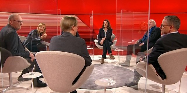 Wenig harmonische Gruppe: Die Club-Diskussionsrunde vom Dienstagabend mit Moderatorin Barbara Lüthi (2.v.l.). (Bild Screenshot)