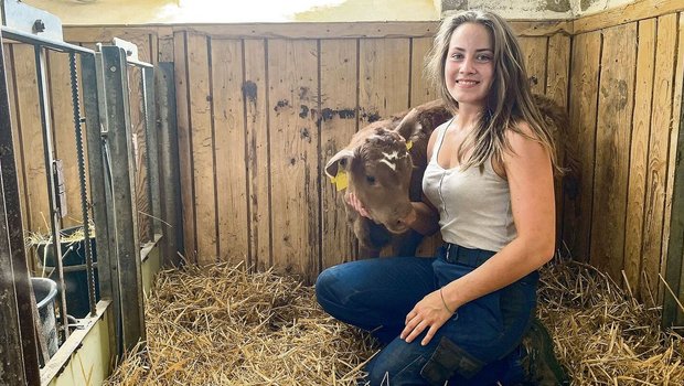 Tamara Kirchmeier absolviert ihre ersten beiden Lehrjahre auf dem Birkenhof in Märstetten TG. Sie ist 17 Jahre alt.